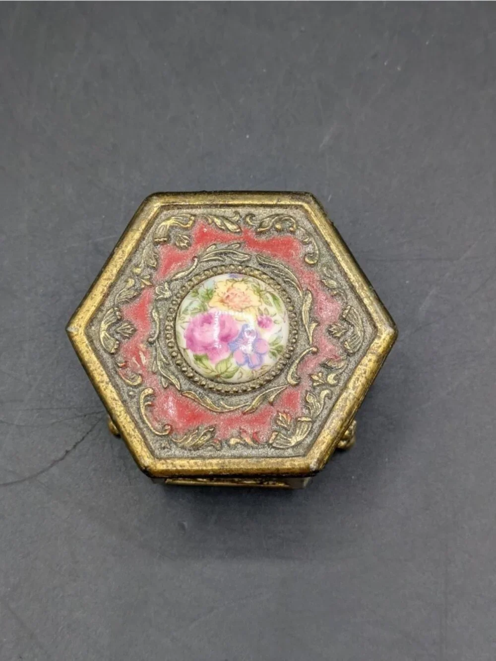 Vtg Victorian Style Ornate Trinket Jewelry Box Gold Tone Metal Tri-foot Japan 2